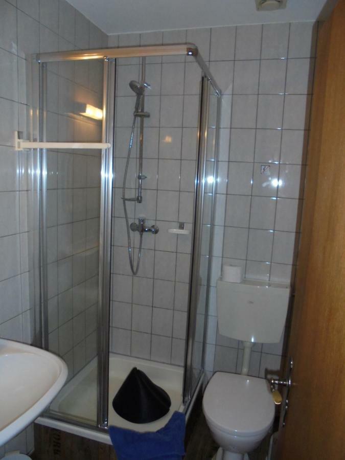 Zimmervermietung Schoenfliesser Stuben Auch Fuer Monteure ไอเซนฮุทเทนชตัดท์ ภายนอก รูปภาพ
