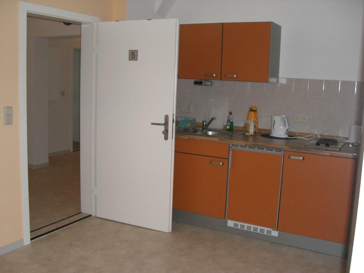 Zimmervermietung Schoenfliesser Stuben Auch Fuer Monteure ไอเซนฮุทเทนชตัดท์ ภายนอก รูปภาพ