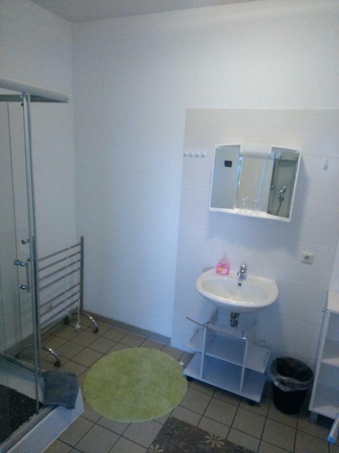 Zimmervermietung Schoenfliesser Stuben Auch Fuer Monteure ไอเซนฮุทเทนชตัดท์ ภายนอก รูปภาพ