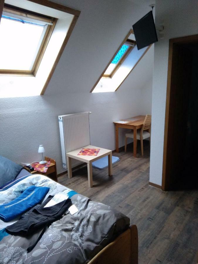Zimmervermietung Schoenfliesser Stuben Auch Fuer Monteure ไอเซนฮุทเทนชตัดท์ ภายนอก รูปภาพ